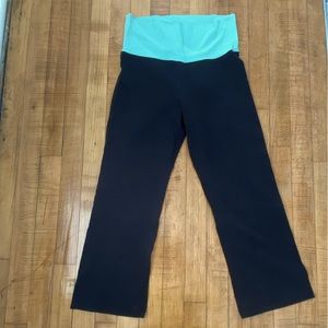 Black and Teal Crop Yoga pants
